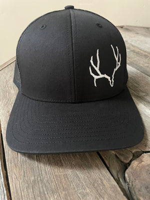 Black SnapBack. Muley dropper logo ready to ranch or hunt! Comfortable Richardson 112