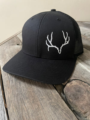 Black SnapBack. Muley dropper logo ready to ranch or hunt! Comfortable Richardson 112